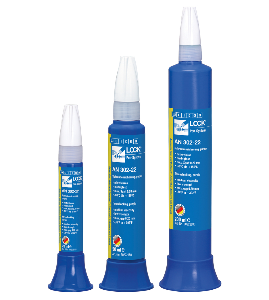 Trois flacons bleus de frein-filet WEICONLOCK AN 302-22 (20 ml, 50 ml, 200 ml) sont alignés côte à côte. Avec embouts doseurs blancs et socles bleus. Étiquettes : nom du produit, logo Weicon, « viscosité moyenne », « faible résistance », système à stylo.